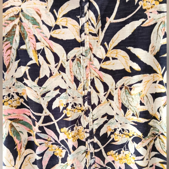 Anthropologie Tee, used excellent condition, only worn once, Size M, Black Motif - Picture 3 of 7